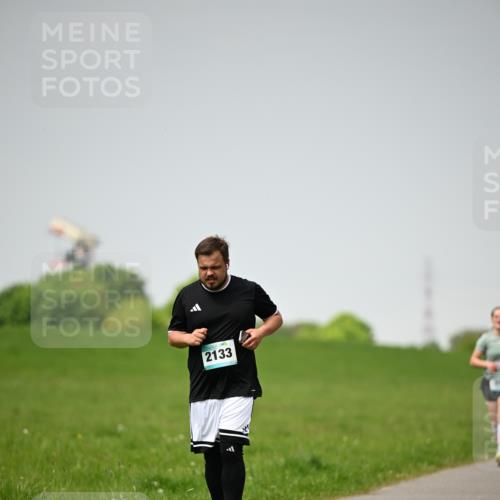 10.05.2026 - 8. Wedeler Halbmarathon Dr. Thomas Lammeyer http://msf.ph/oto/9713089 10.05.2026 12:12:57 Laufen 2133 meine-sportfotos.de