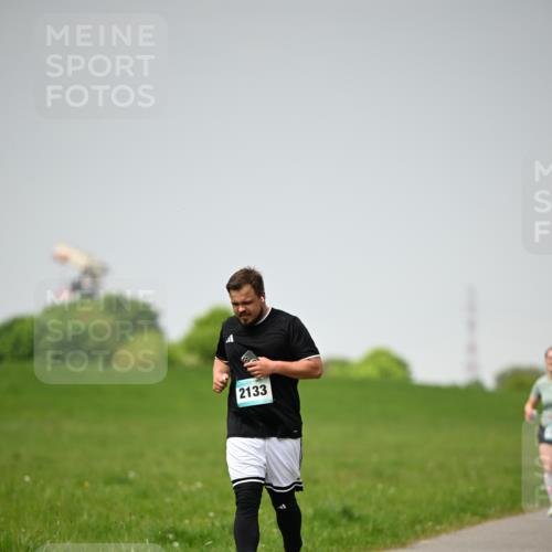 10.05.2026 - 8. Wedeler Halbmarathon Dr. Thomas Lammeyer http://msf.ph/oto/9713090 10.05.2026 12:12:57 Laufen 2133 meine-sportfotos.de