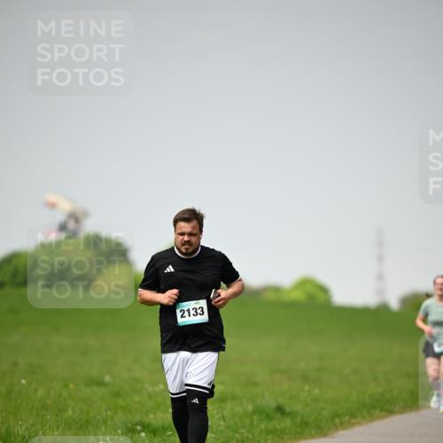 10.05.2026 - 8. Wedeler Halbmarathon Dr. Thomas Lammeyer http://msf.ph/oto/9713092 10.05.2026 12:12:58 Laufen 2133 meine-sportfotos.de