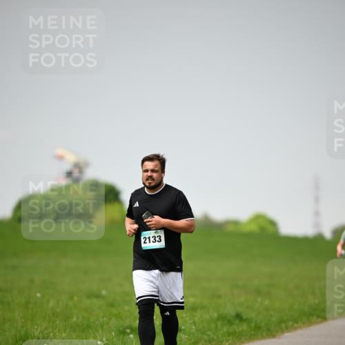 10.05.2026 - 8. Wedeler Halbmarathon Dr. Thomas Lammeyer http://msf.ph/oto/9713095 10.05.2026 12:12:58 Laufen 2133 meine-sportfotos.de