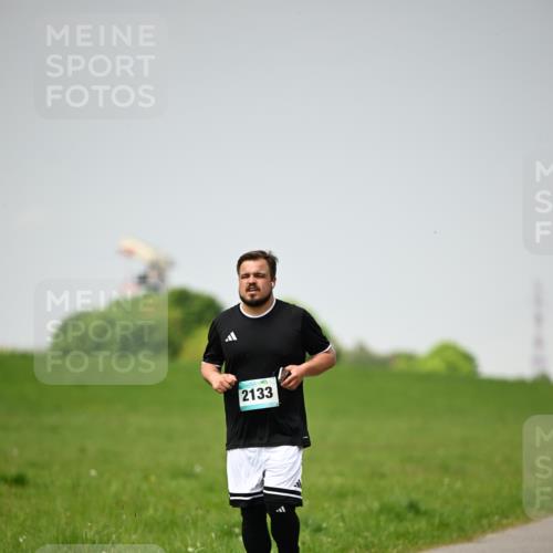 10.05.2026 - 8. Wedeler Halbmarathon Dr. Thomas Lammeyer http://msf.ph/oto/9713096 10.05.2026 12:12:58 Laufen 2133 meine-sportfotos.de