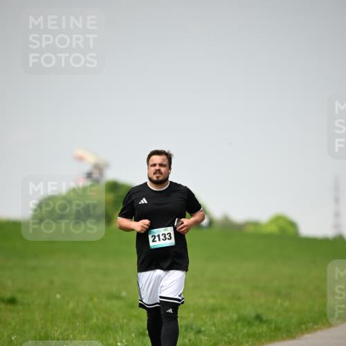 10.05.2026 - 8. Wedeler Halbmarathon Dr. Thomas Lammeyer http://msf.ph/oto/9713099 10.05.2026 12:12:58 Laufen 2133 meine-sportfotos.de