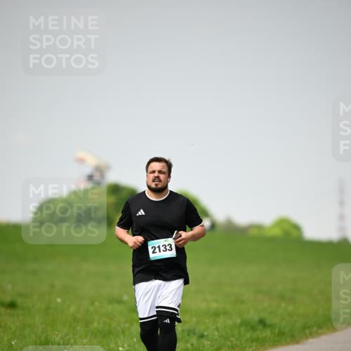 10.05.2026 - 8. Wedeler Halbmarathon Dr. Thomas Lammeyer http://msf.ph/oto/9713100 10.05.2026 12:12:58 Laufen 2133 meine-sportfotos.de
