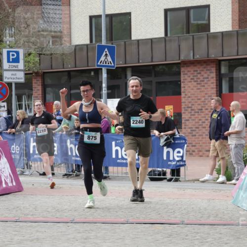10.05.2026 - 8. Wedeler Halbmarathon Yannick Fuchs http://msf.ph/oto/9713101 10.05.2026 11:27:48 Ziel 875, 2106, 2210, 2240 meine-sportfotos.de