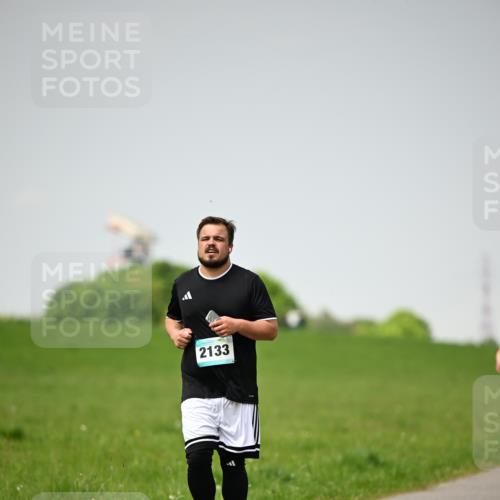 10.05.2026 - 8. Wedeler Halbmarathon Dr. Thomas Lammeyer http://msf.ph/oto/9713102 10.05.2026 12:12:59 Laufen 2133 meine-sportfotos.de
