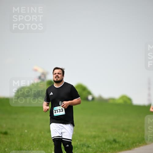 10.05.2026 - 8. Wedeler Halbmarathon Dr. Thomas Lammeyer http://msf.ph/oto/9713103 10.05.2026 12:12:59 Laufen 2133 meine-sportfotos.de