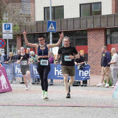 10.05.2026 - 8. Wedeler Halbmarathon Yannick Fuchs http://msf.ph/oto/9713104 10.05.2026 11:27:49 Ziel 875, 2106, 2210, 2240 meine-sportfotos.de