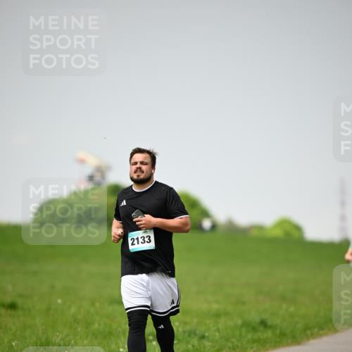 10.05.2026 - 8. Wedeler Halbmarathon Dr. Thomas Lammeyer http://msf.ph/oto/9713105 10.05.2026 12:12:59 Laufen 2133 meine-sportfotos.de
