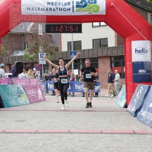 10.05.2026 - 8. Wedeler Halbmarathon Yannick Fuchs http://msf.ph/oto/9713106 10.05.2026 11:27:49 Ziel 875, 2106, 2210, 2240 meine-sportfotos.de