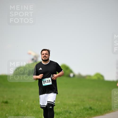 10.05.2026 - 8. Wedeler Halbmarathon Dr. Thomas Lammeyer http://msf.ph/oto/9713107 10.05.2026 12:12:59 Laufen 2133 meine-sportfotos.de
