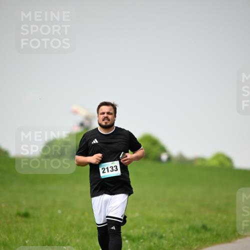 10.05.2026 - 8. Wedeler Halbmarathon Dr. Thomas Lammeyer http://msf.ph/oto/9713108 10.05.2026 12:12:59 Laufen 2133 meine-sportfotos.de