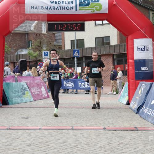 10.05.2026 - 8. Wedeler Halbmarathon Yannick Fuchs http://msf.ph/oto/9713122 10.05.2026 11:27:50 Ziel 875, 1006, 2106, 2210, 2240 meine-sportfotos.de