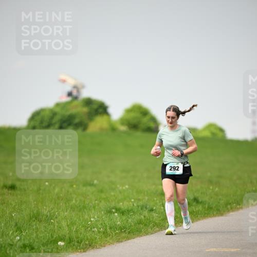 10.05.2026 - 8. Wedeler Halbmarathon Dr. Thomas Lammeyer http://msf.ph/oto/9713123 10.05.2026 12:13:04 Laufen 292 meine-sportfotos.de