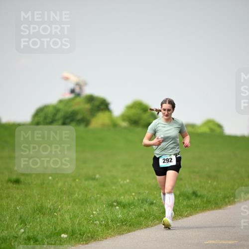 10.05.2026 - 8. Wedeler Halbmarathon Dr. Thomas Lammeyer http://msf.ph/oto/9713124 10.05.2026 12:13:05 Laufen 292 meine-sportfotos.de