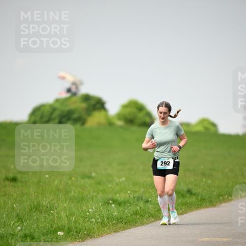 10.05.2026 - 8. Wedeler Halbmarathon Dr. Thomas Lammeyer http://msf.ph/oto/9713126 10.05.2026 12:13:04 Laufen 292 meine-sportfotos.de