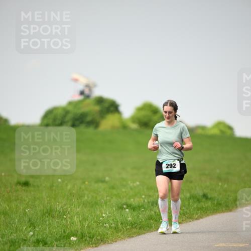 10.05.2026 - 8. Wedeler Halbmarathon Dr. Thomas Lammeyer http://msf.ph/oto/9713129 10.05.2026 12:13:05 Laufen 292 meine-sportfotos.de