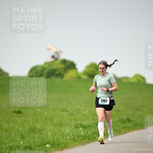 10.05.2026 - 8. Wedeler Halbmarathon Dr. Thomas Lammeyer http://msf.ph/oto/9713130 10.05.2026 12:13:05 Laufen 292 meine-sportfotos.de