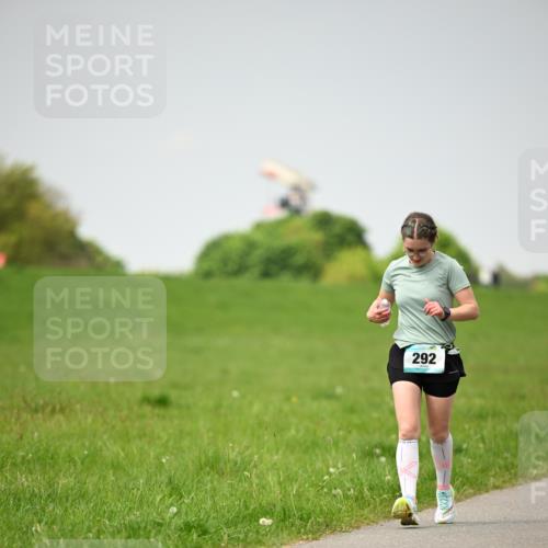 10.05.2026 - 8. Wedeler Halbmarathon Dr. Thomas Lammeyer http://msf.ph/oto/9713138 10.05.2026 12:13:06 Laufen 292 meine-sportfotos.de