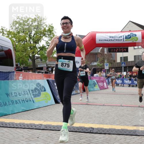 10.05.2026 - 8. Wedeler Halbmarathon Yannick Fuchs http://msf.ph/oto/9713139 10.05.2026 11:27:52 Ziel 875, 1006, 2106, 2210, 2228, 2240 meine-sportfotos.de