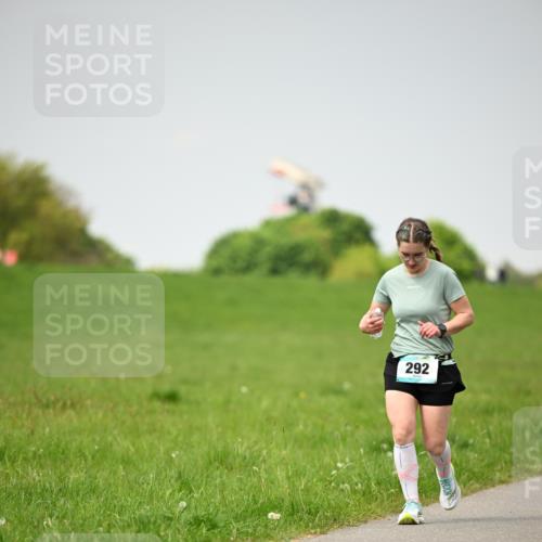 10.05.2026 - 8. Wedeler Halbmarathon Dr. Thomas Lammeyer http://msf.ph/oto/9713140 10.05.2026 12:13:06 Laufen 292 meine-sportfotos.de