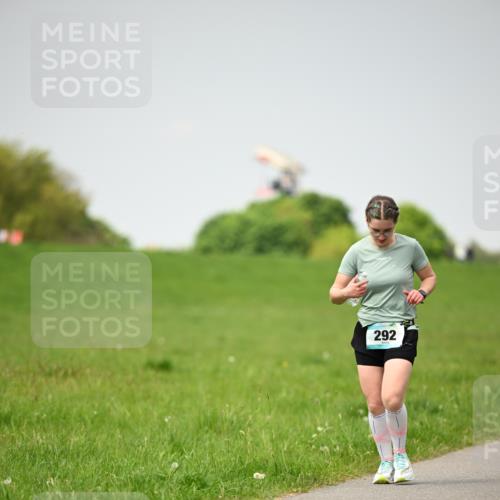 10.05.2026 - 8. Wedeler Halbmarathon Dr. Thomas Lammeyer http://msf.ph/oto/9713141 10.05.2026 12:13:06 Laufen 292 meine-sportfotos.de