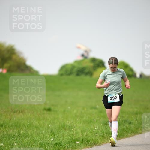 10.05.2026 - 8. Wedeler Halbmarathon Dr. Thomas Lammeyer http://msf.ph/oto/9713142 10.05.2026 12:13:06 Laufen 292 meine-sportfotos.de