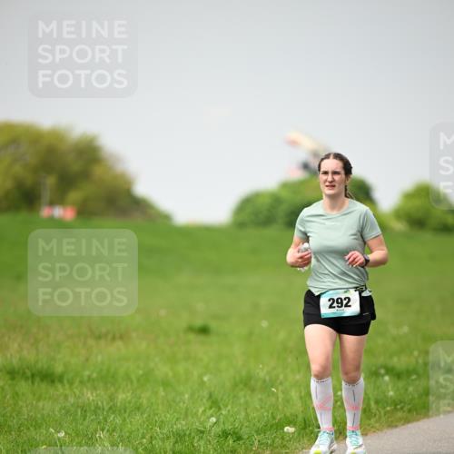 10.05.2026 - 8. Wedeler Halbmarathon Dr. Thomas Lammeyer http://msf.ph/oto/9713145 10.05.2026 12:13:07 Laufen 292 meine-sportfotos.de