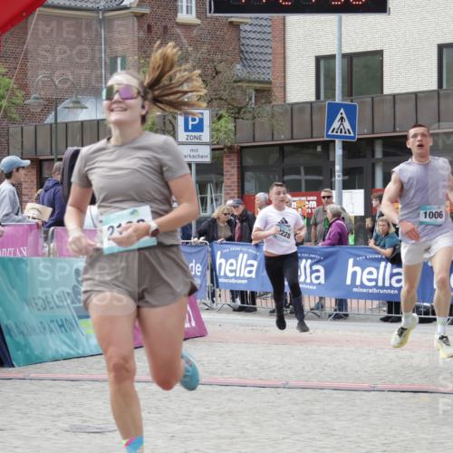 10.05.2026 - 8. Wedeler Halbmarathon Yannick Fuchs http://msf.ph/oto/9713151 10.05.2026 11:27:54 Ziel 875, 882, 1006, 2106, 2210, 2228, 2240 meine-sportfotos.de