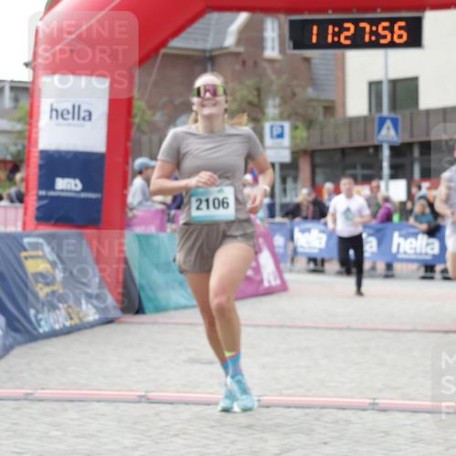 10.05.2026 - 8. Wedeler Halbmarathon Yannick Fuchs http://msf.ph/oto/9713153 10.05.2026 11:27:54 Ziel 875, 882, 1006, 2106, 2210, 2228, 2240 meine-sportfotos.de