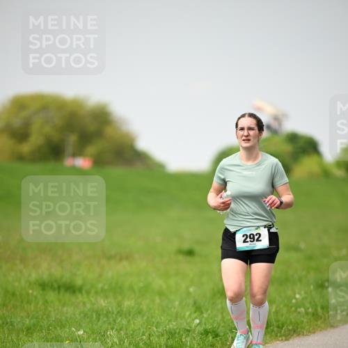 10.05.2026 - 8. Wedeler Halbmarathon Dr. Thomas Lammeyer http://msf.ph/oto/9713154 10.05.2026 12:13:08 Laufen 292 meine-sportfotos.de