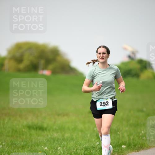 10.05.2026 - 8. Wedeler Halbmarathon Dr. Thomas Lammeyer http://msf.ph/oto/9713157 10.05.2026 12:13:08 Laufen 292 meine-sportfotos.de