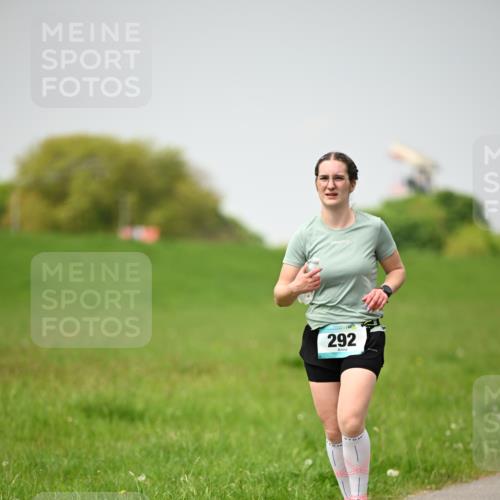 10.05.2026 - 8. Wedeler Halbmarathon Dr. Thomas Lammeyer http://msf.ph/oto/9713159 10.05.2026 12:13:08 Laufen 292 meine-sportfotos.de
