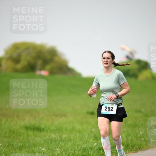 10.05.2026 - 8. Wedeler Halbmarathon Dr. Thomas Lammeyer http://msf.ph/oto/9713161 10.05.2026 12:13:08 Laufen 292 meine-sportfotos.de