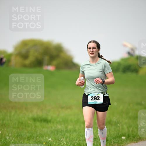 10.05.2026 - 8. Wedeler Halbmarathon Dr. Thomas Lammeyer http://msf.ph/oto/9713162 10.05.2026 12:13:08 Laufen 292 meine-sportfotos.de