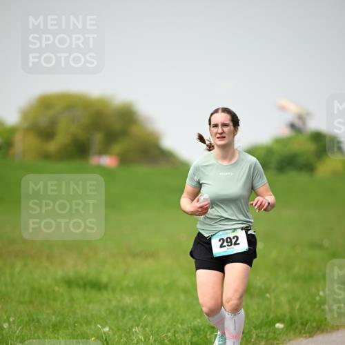 10.05.2026 - 8. Wedeler Halbmarathon Dr. Thomas Lammeyer http://msf.ph/oto/9713163 10.05.2026 12:13:08 Laufen 292 meine-sportfotos.de