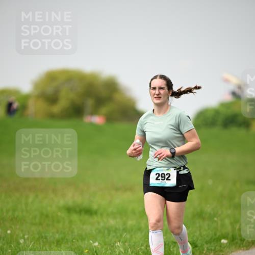 10.05.2026 - 8. Wedeler Halbmarathon Dr. Thomas Lammeyer http://msf.ph/oto/9713165 10.05.2026 12:13:09 Laufen 292 meine-sportfotos.de
