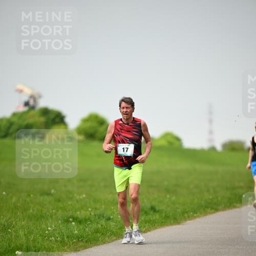 10.05.2026 - 8. Wedeler Halbmarathon Dr. Thomas Lammeyer http://msf.ph/oto/9713172 10.05.2026 12:13:21 Laufen  meine-sportfotos.de