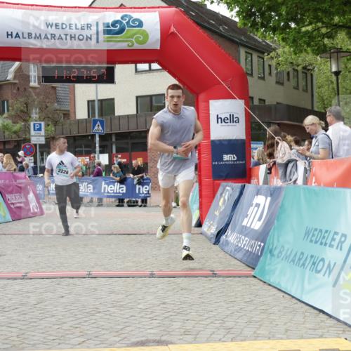 10.05.2026 - 8. Wedeler Halbmarathon Yannick Fuchs http://msf.ph/oto/9713173 10.05.2026 11:27:56 Ziel 882, 1006, 2106, 2210, 2228, 2240 meine-sportfotos.de