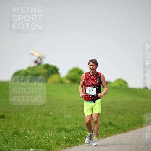 10.05.2026 - 8. Wedeler Halbmarathon Dr. Thomas Lammeyer http://msf.ph/oto/9713174 10.05.2026 12:13:22 Laufen 8111 meine-sportfotos.de