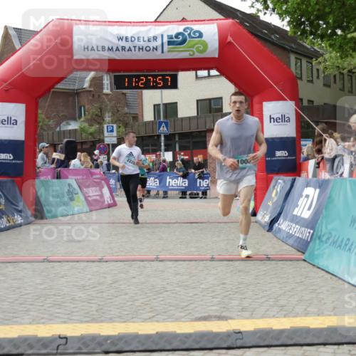 10.05.2026 - 8. Wedeler Halbmarathon Yannick Fuchs http://msf.ph/oto/9713176 10.05.2026 11:27:56 Ziel 882, 1006, 2106, 2210, 2228, 2240 meine-sportfotos.de