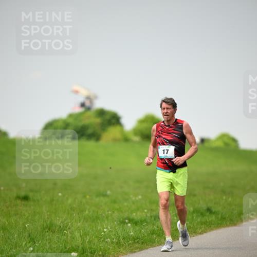 10.05.2026 - 8. Wedeler Halbmarathon Dr. Thomas Lammeyer http://msf.ph/oto/9713179 10.05.2026 12:13:22 Laufen 8111 meine-sportfotos.de