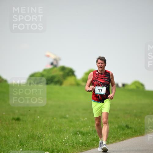 10.05.2026 - 8. Wedeler Halbmarathon Dr. Thomas Lammeyer http://msf.ph/oto/9713182 10.05.2026 12:13:22 Laufen 8111 meine-sportfotos.de