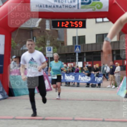10.05.2026 - 8. Wedeler Halbmarathon Yannick Fuchs http://msf.ph/oto/9713189 10.05.2026 11:27:57 Ziel 882, 1006, 2106, 2210, 2228 meine-sportfotos.de