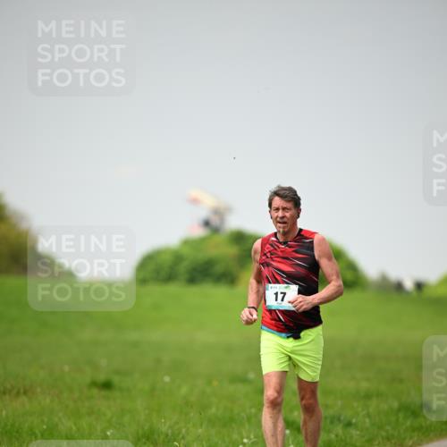 10.05.2026 - 8. Wedeler Halbmarathon Dr. Thomas Lammeyer http://msf.ph/oto/9713197 10.05.2026 12:13:23 Laufen 8111 meine-sportfotos.de