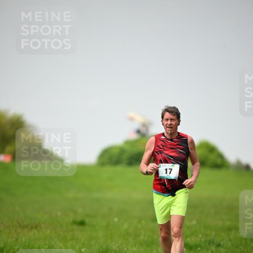 10.05.2026 - 8. Wedeler Halbmarathon Dr. Thomas Lammeyer http://msf.ph/oto/9713199 10.05.2026 12:13:24 Laufen 8111 meine-sportfotos.de
