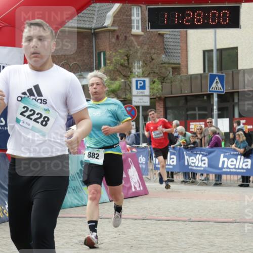 10.05.2026 - 8. Wedeler Halbmarathon Yannick Fuchs http://msf.ph/oto/9713200 10.05.2026 11:27:58 Ziel 882, 1006, 2106, 2228 meine-sportfotos.de