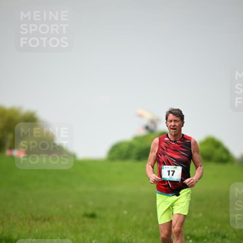 10.05.2026 - 8. Wedeler Halbmarathon Dr. Thomas Lammeyer http://msf.ph/oto/9713201 10.05.2026 12:13:24 Laufen 111 meine-sportfotos.de