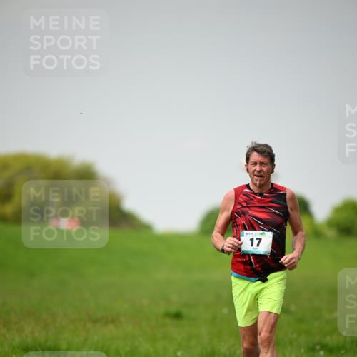 10.05.2026 - 8. Wedeler Halbmarathon Dr. Thomas Lammeyer http://msf.ph/oto/9713208 10.05.2026 12:13:24 Laufen 111 meine-sportfotos.de