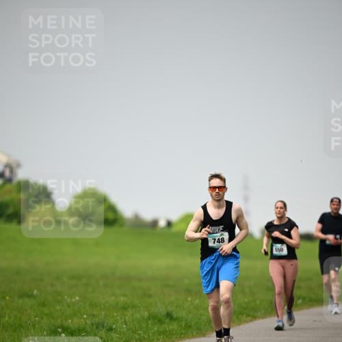 10.05.2026 - 8. Wedeler Halbmarathon Dr. Thomas Lammeyer http://msf.ph/oto/9713215 10.05.2026 12:13:26 Laufen 748, 550 meine-sportfotos.de