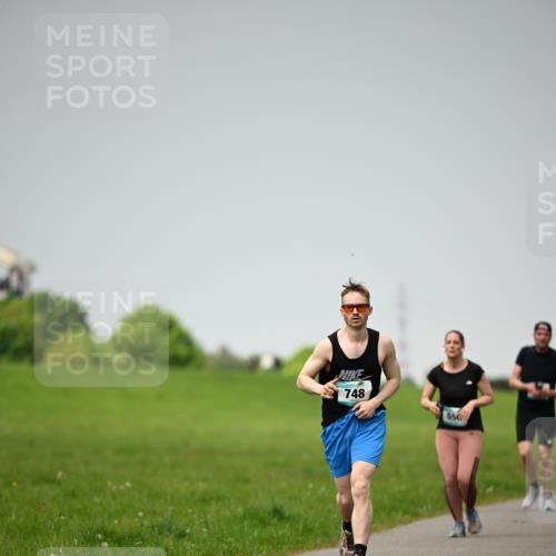 10.05.2026 - 8. Wedeler Halbmarathon Dr. Thomas Lammeyer http://msf.ph/oto/9713217 10.05.2026 12:13:26 Laufen 748, 550 meine-sportfotos.de